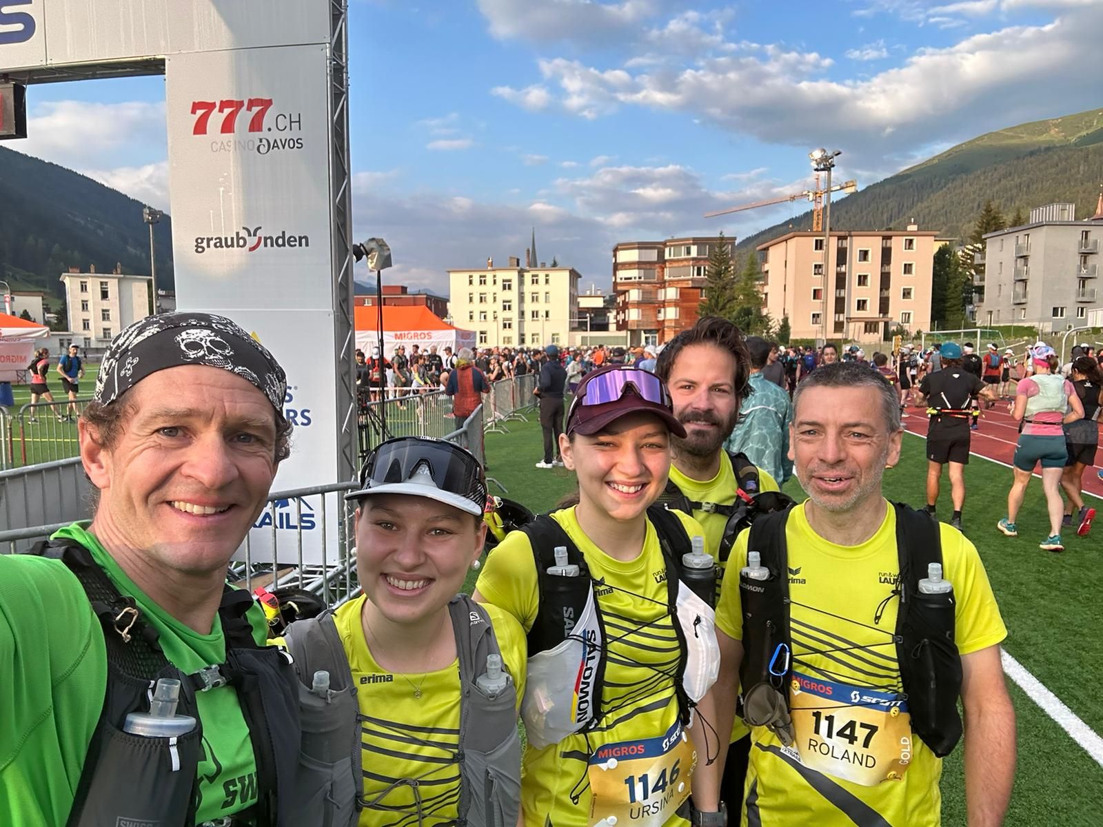 Vor dem Start: Patrick, Seraina, Ursina, Fabian, Roland